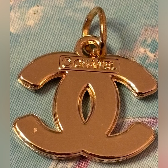 Chanel White & Gold Quilted CC Charm - Picture 7 of 7